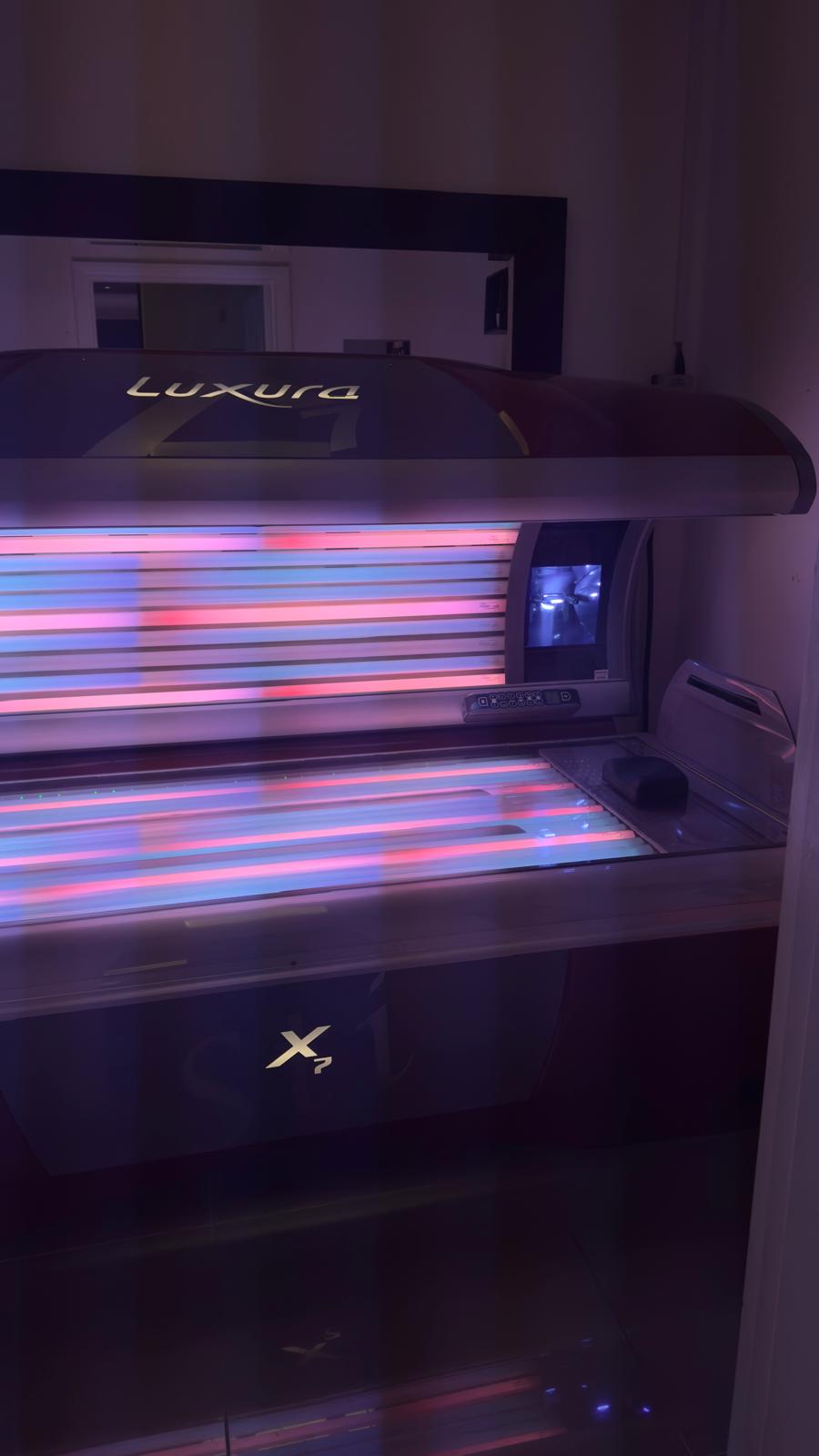 Lie-down sunbed — full view